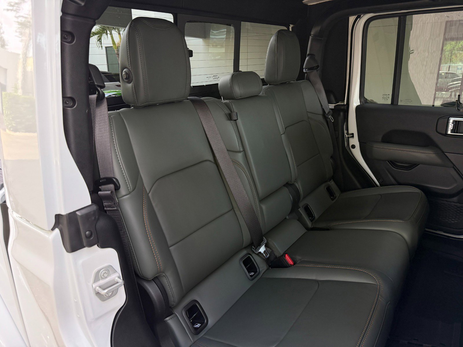 Used 2024 Jeep Gladiator Mojave AWD/4WD image 34