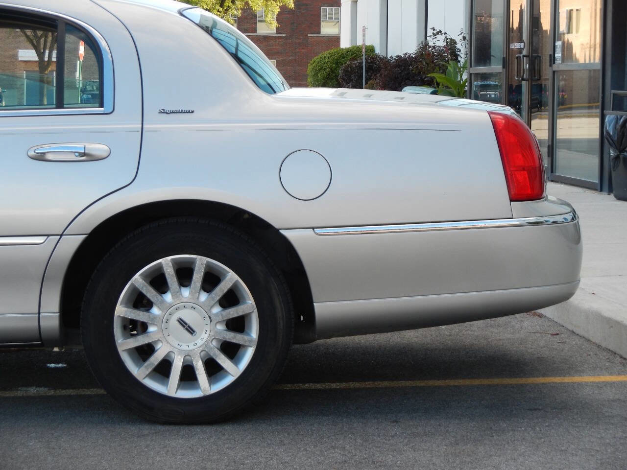 Used 2007 Lincoln Town Car Signature image 11