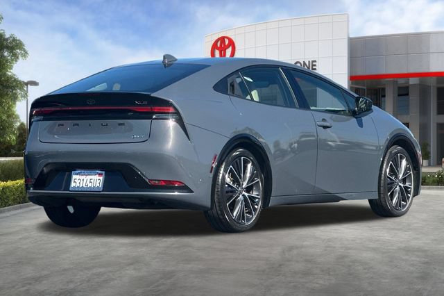 Used 2023 Toyota Prius XLE FWD image 4