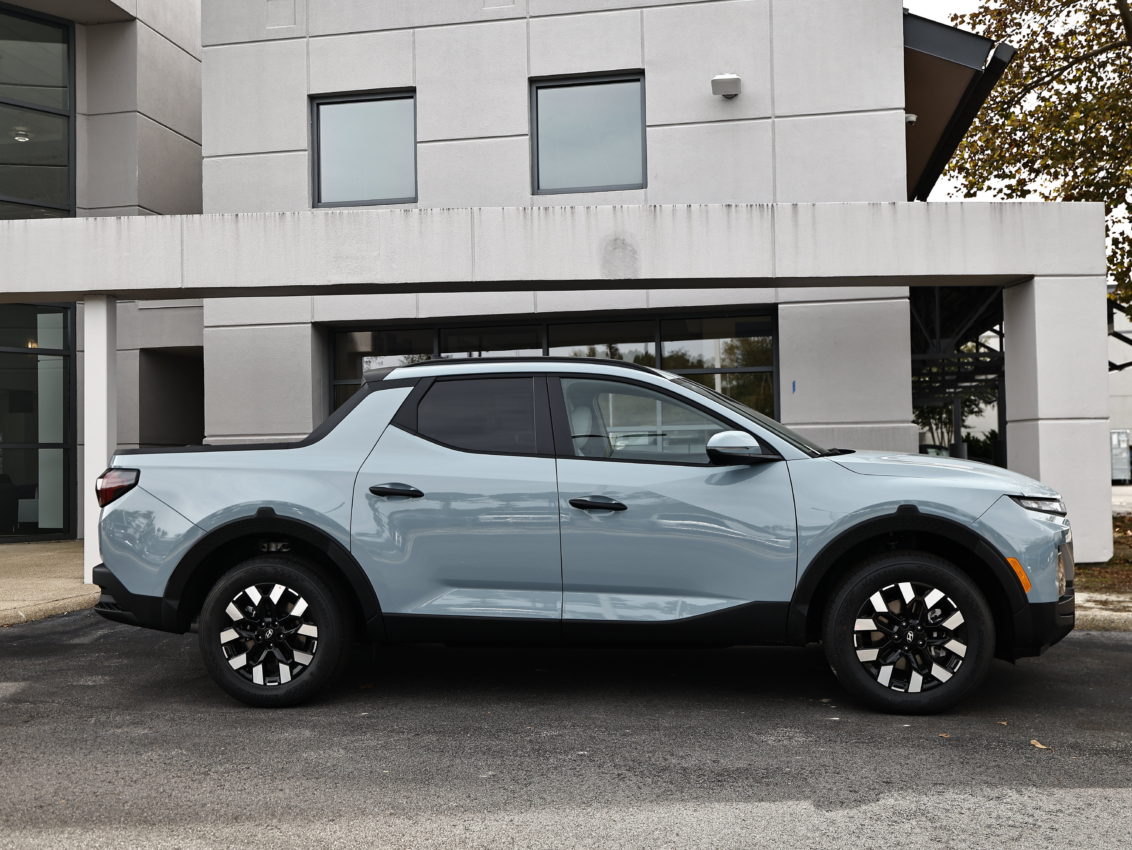 New 2027 Hyundai Santa Cruz SEL FWD image 3