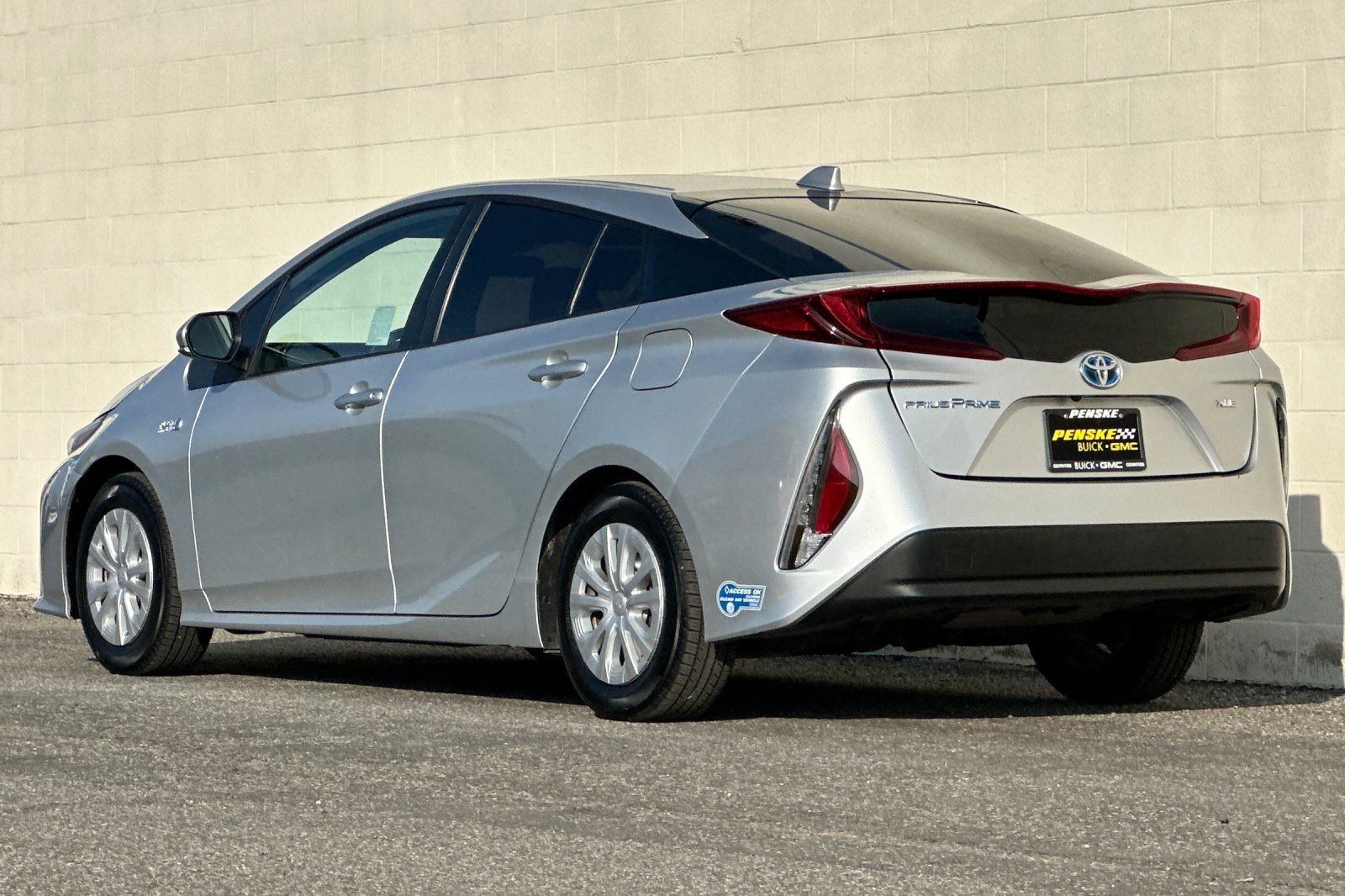 Used 2021 Toyota Prius Prime XLE image 6