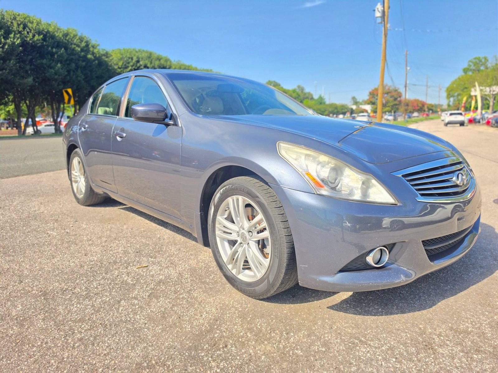 Used 2011 INFINITI G37 x Sedan w/ Premium Pkg AWD/4WD image 3