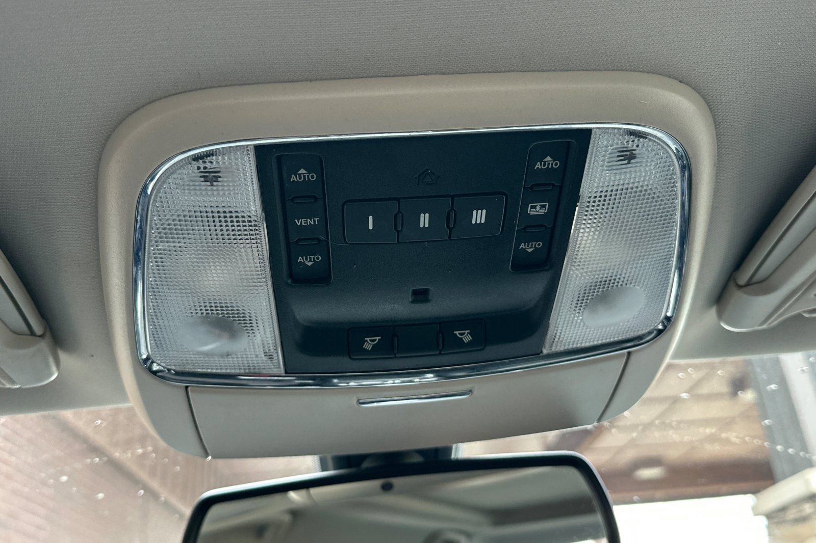 Used 2018 Chrysler 300 Limited image 22