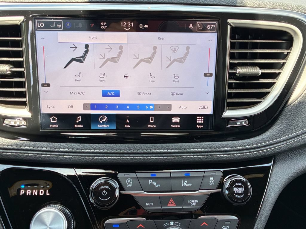 New 2027 Chrysler Pacifica Limited FWD image 4