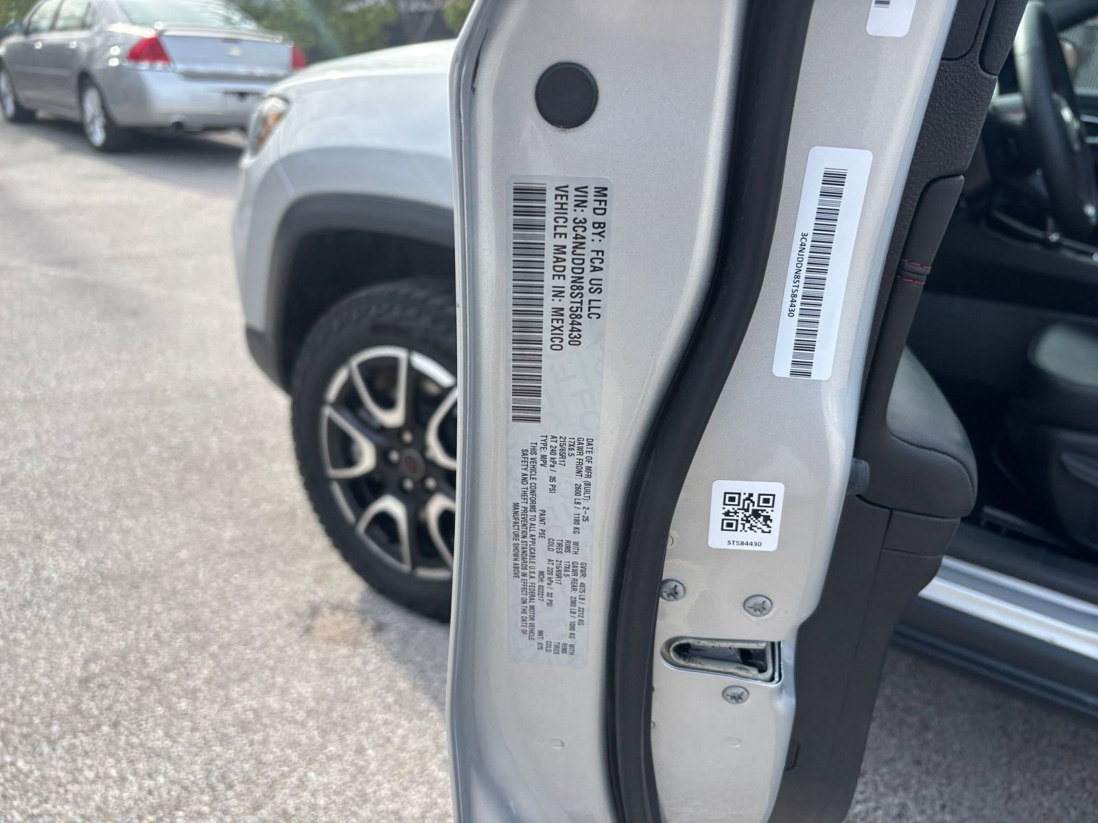 Used 2025 Jeep Compass Trailhawk image 27