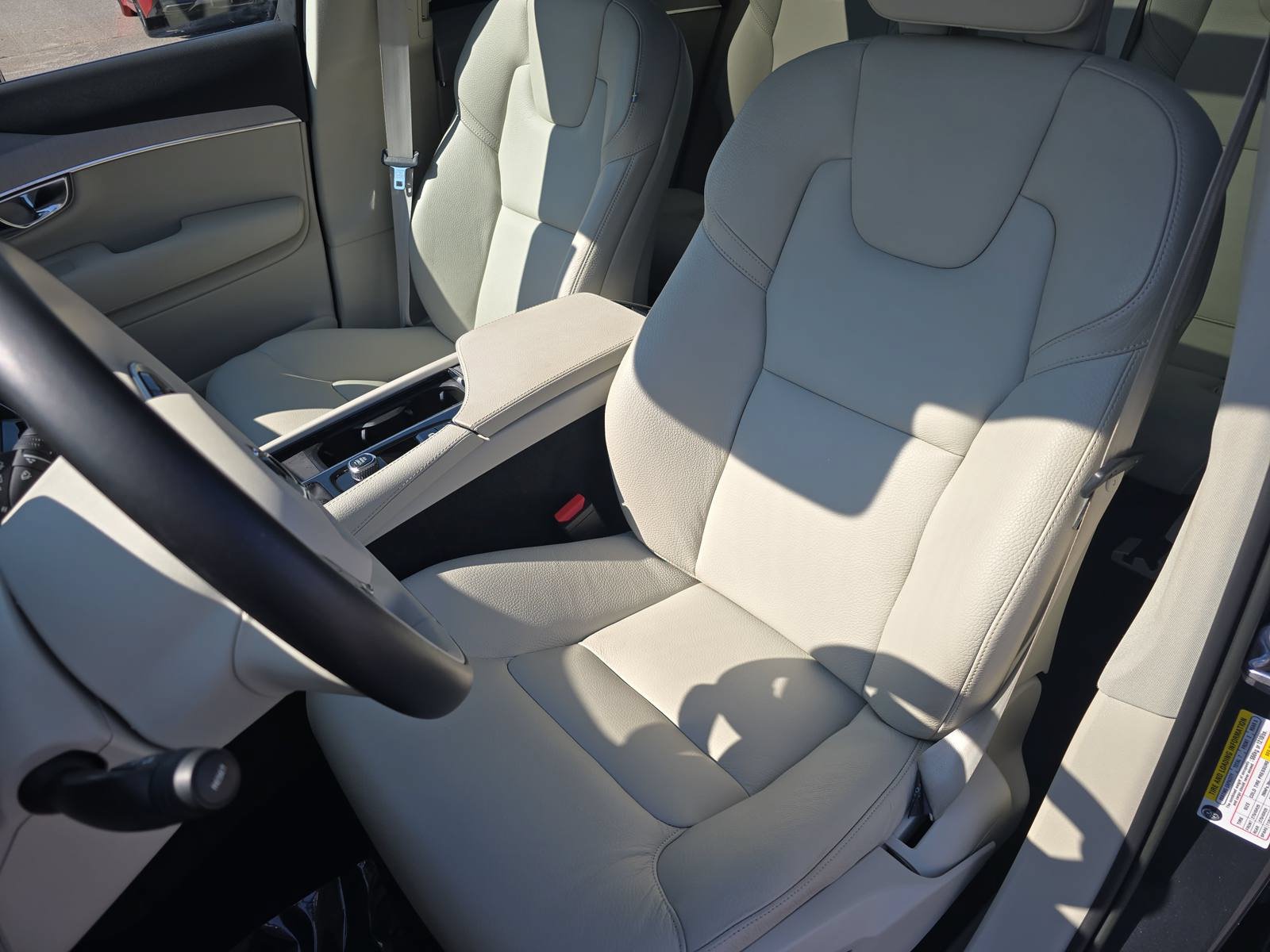 Used 2022 Volvo XC90 T5 Momentum FWD image 14