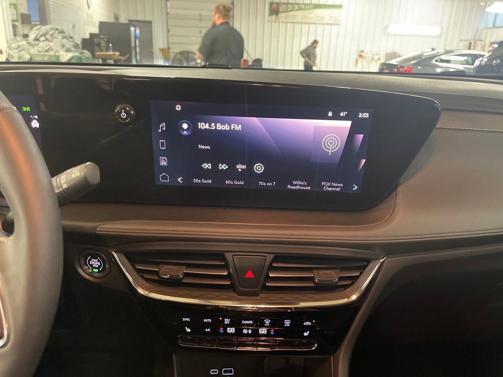 Used 2025 Buick Encore GX Avenir w/ Avenir Convenience Package AWD/4WD image 19