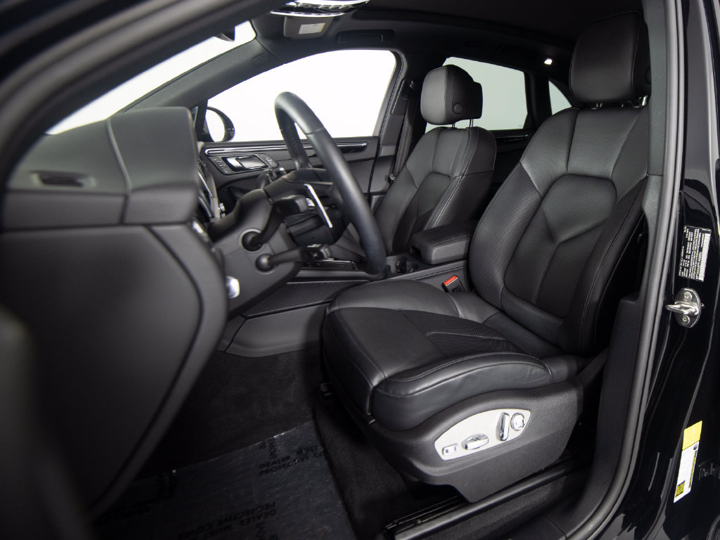 Certified 2026 Porsche Macan AWD/4WD image 5