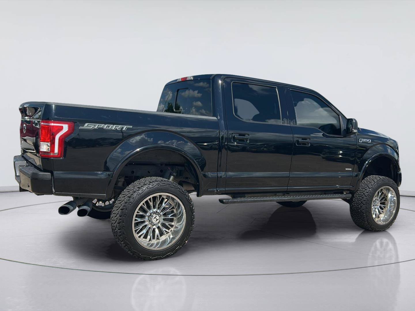 Used 2016 Ford F150 XLT w/ Equipment Group 302A Luxury RWD image 4
