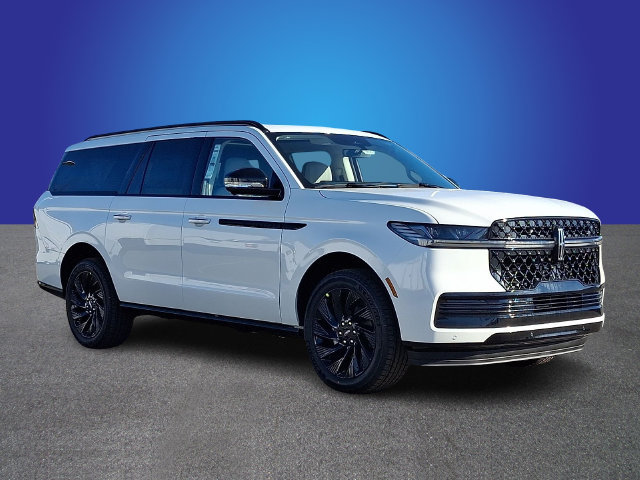 New 2026 Lincoln Navigator L Reserve w/ Jet Appearance Package AWD/4WD image 2