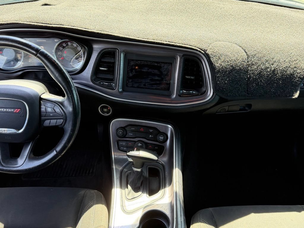 Used 2018 Dodge Challenger SXT RWD image 9