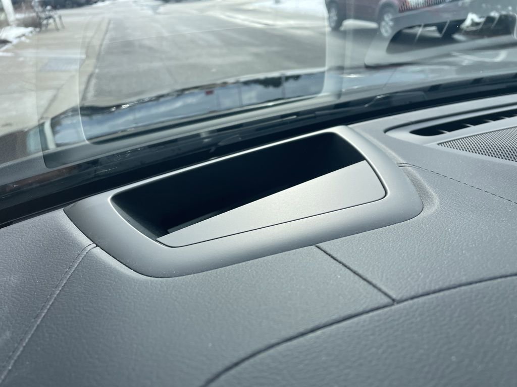 Certified 2025 Volvo V60 B5 Cross Country Ultra image 33