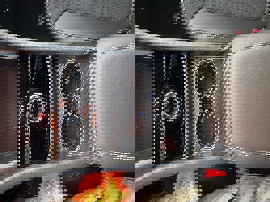 New 2025 Jeep Grand Cherokee Altitude image 32