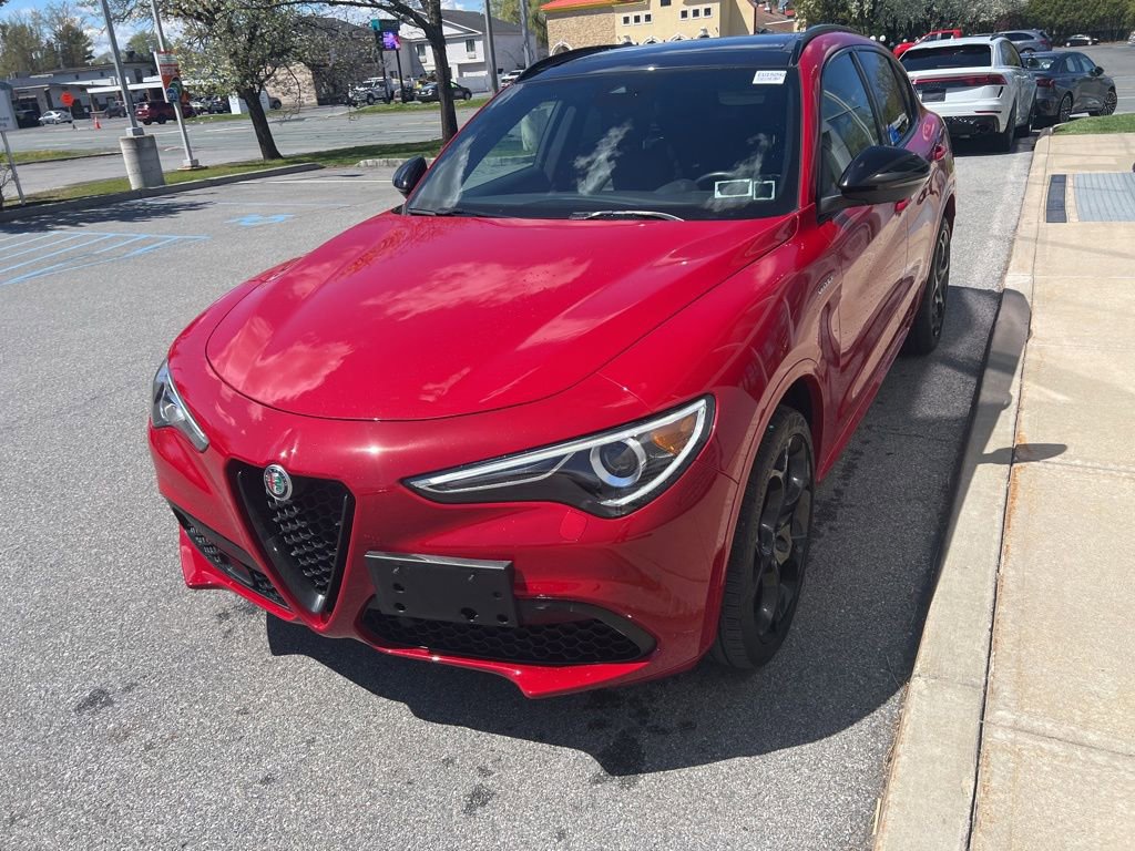 Used 2023 Alfa Romeo Stelvio Veloce AWD/4WD image 45