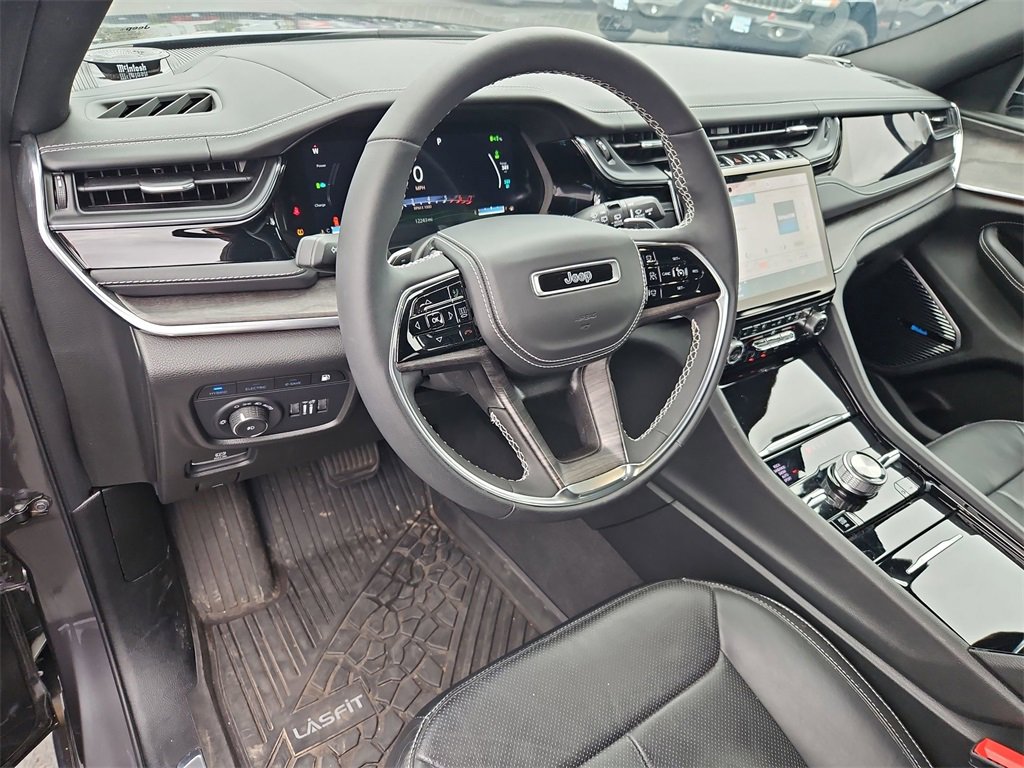 Used 2023 Jeep Grand Cherokee Overland image 13