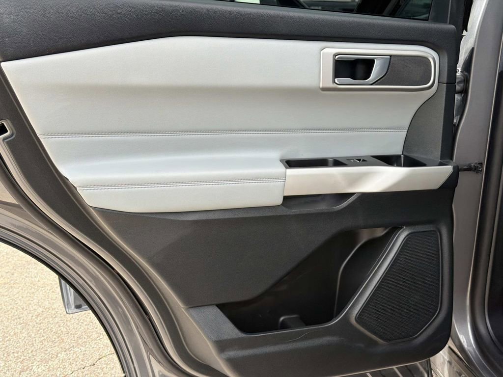 Used 2022 Ford Explorer XLT w/ Equipment Group 202A image 13