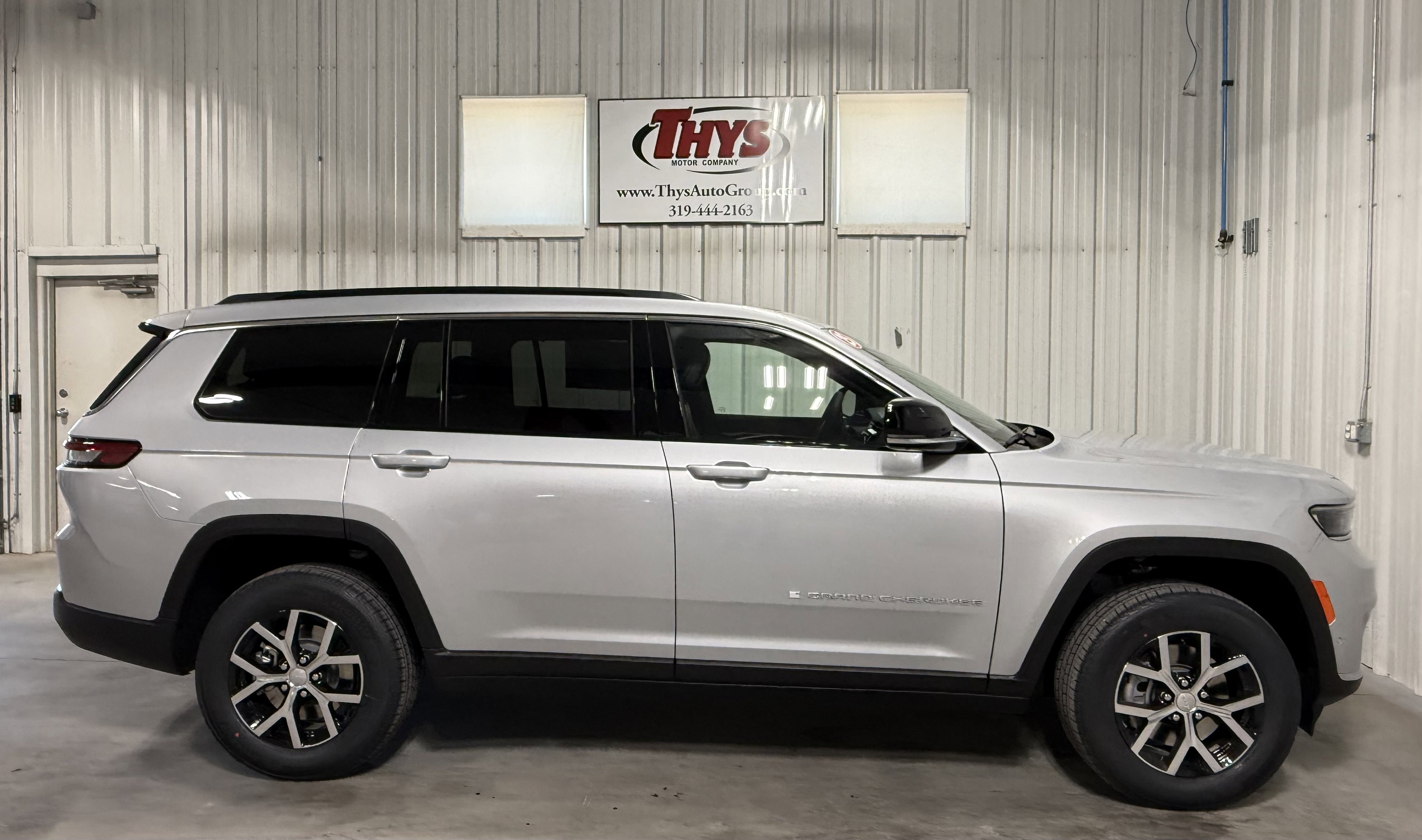 New 2025 Jeep Grand Cherokee L Limited image 2