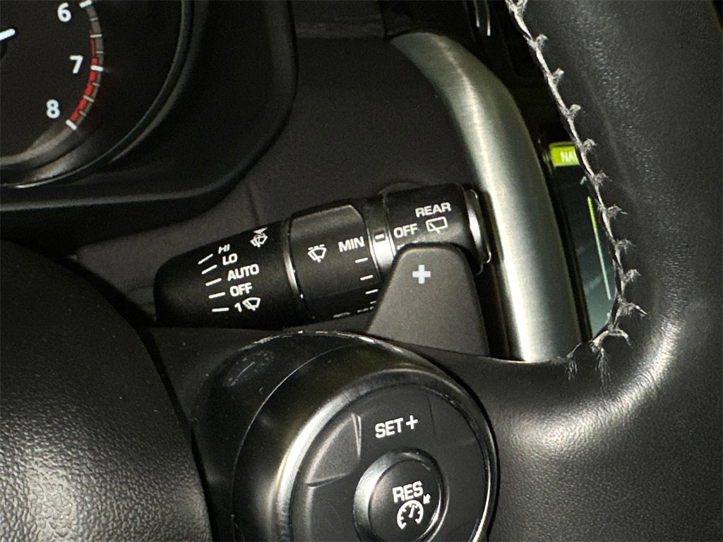 Used 2017 Land Rover Discovery HSE image 32