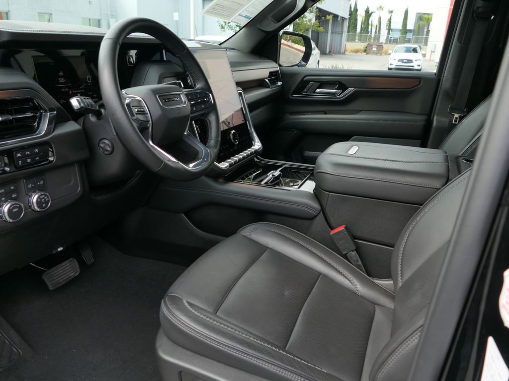 Used 2025 GMC Yukon XL Denali AWD/4WD image 14