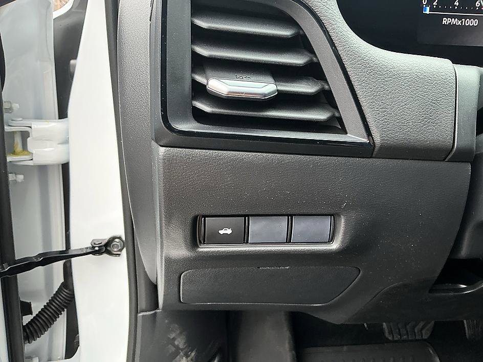 New 2026 Nissan Sentra SR image 13