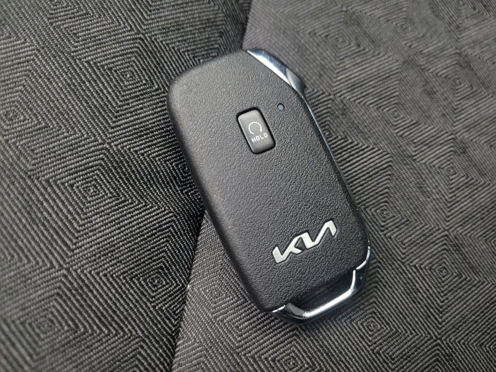 Used 2022 Kia Niro LXS FWD image 32