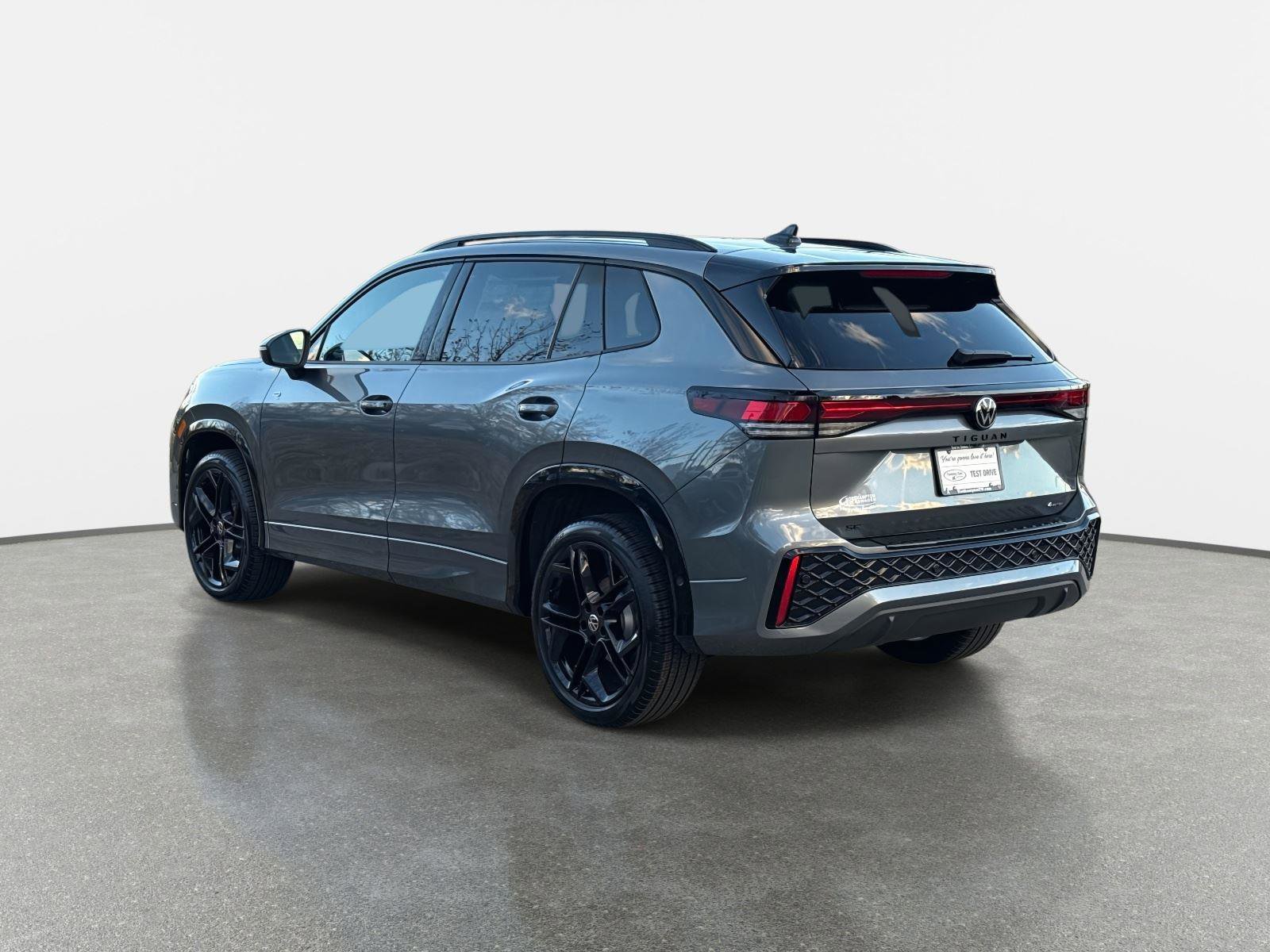 New 2026 Volkswagen Tiguan SE R-Line image 7