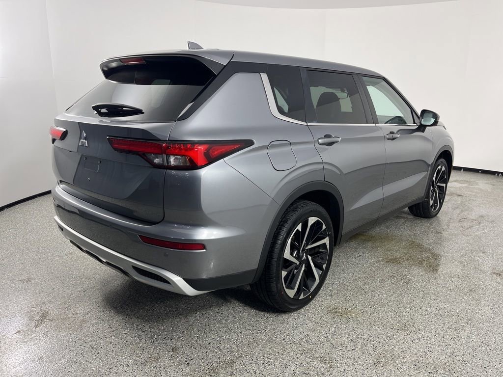 Used 2024 Mitsubishi Outlander SE image 13
