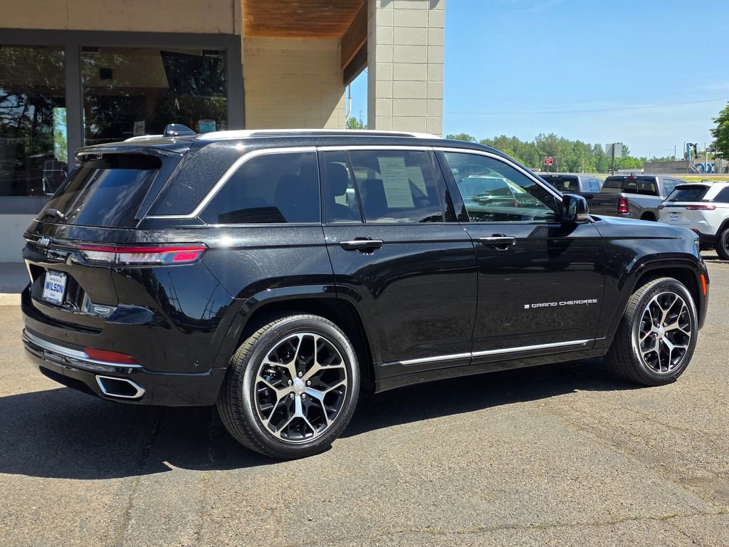 Used 2023 Jeep Grand Cherokee Summit AWD/4WD image 29