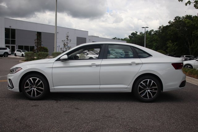 New 2025 Volkswagen Jetta SE image 4