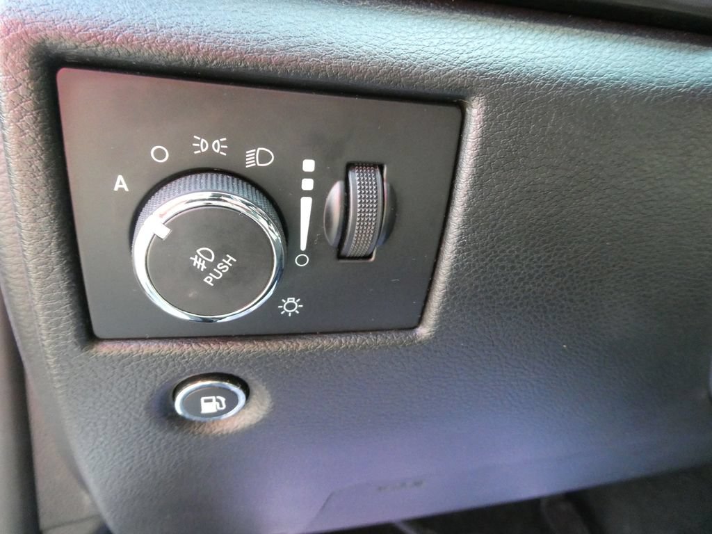 Used 2020 Jeep Grand Cherokee Altitude AWD/4WD image 26
