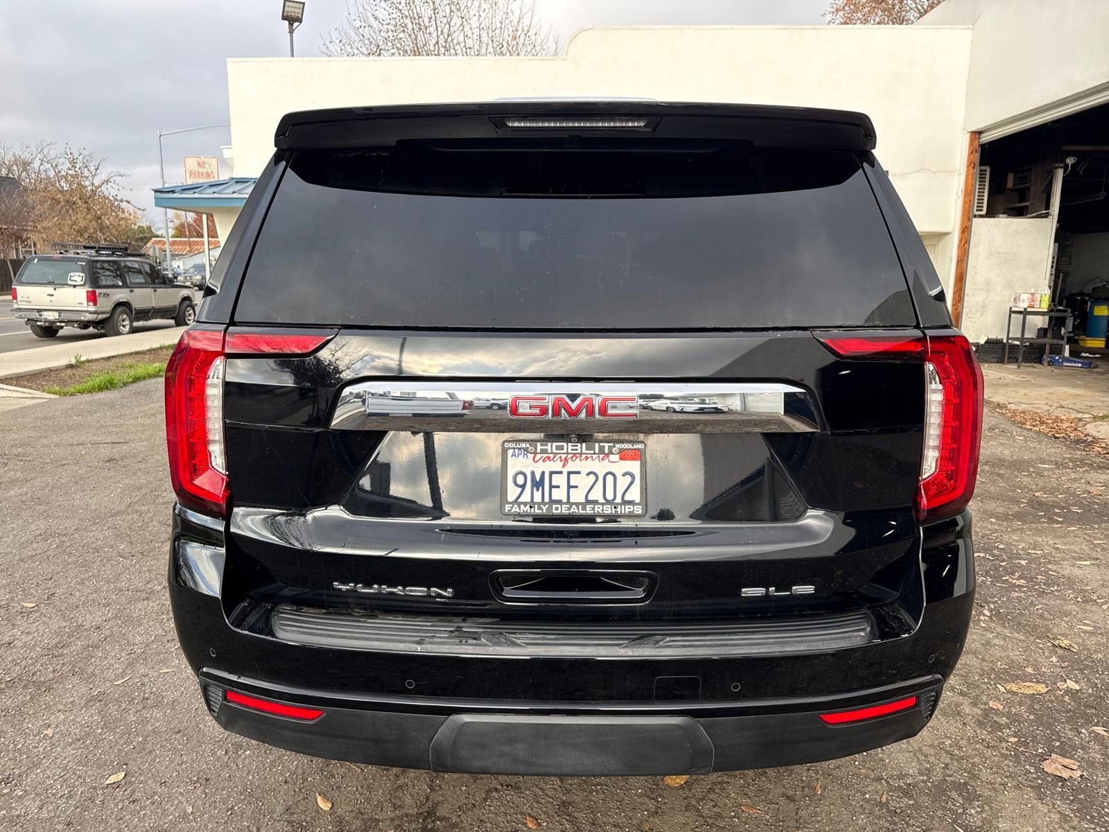 Used 2024 GMC Yukon SLE w/ Gmc Pro Safety Plus Package RWD image 4