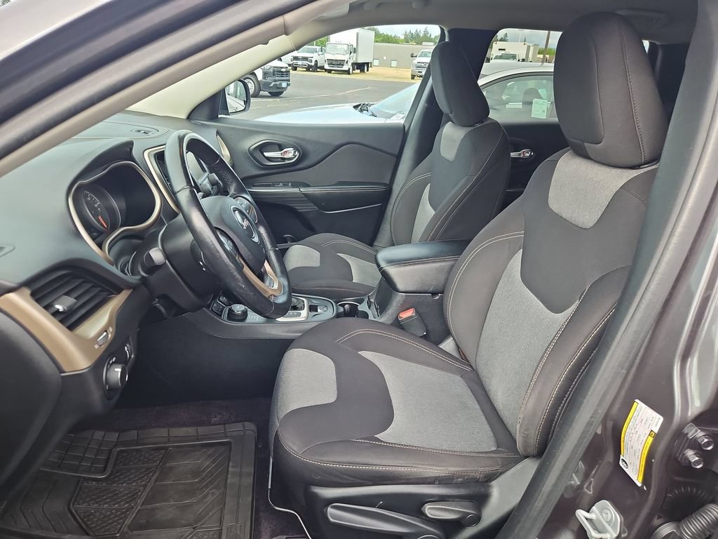 Used 2016 Jeep Cherokee Sport AWD/4WD image 21