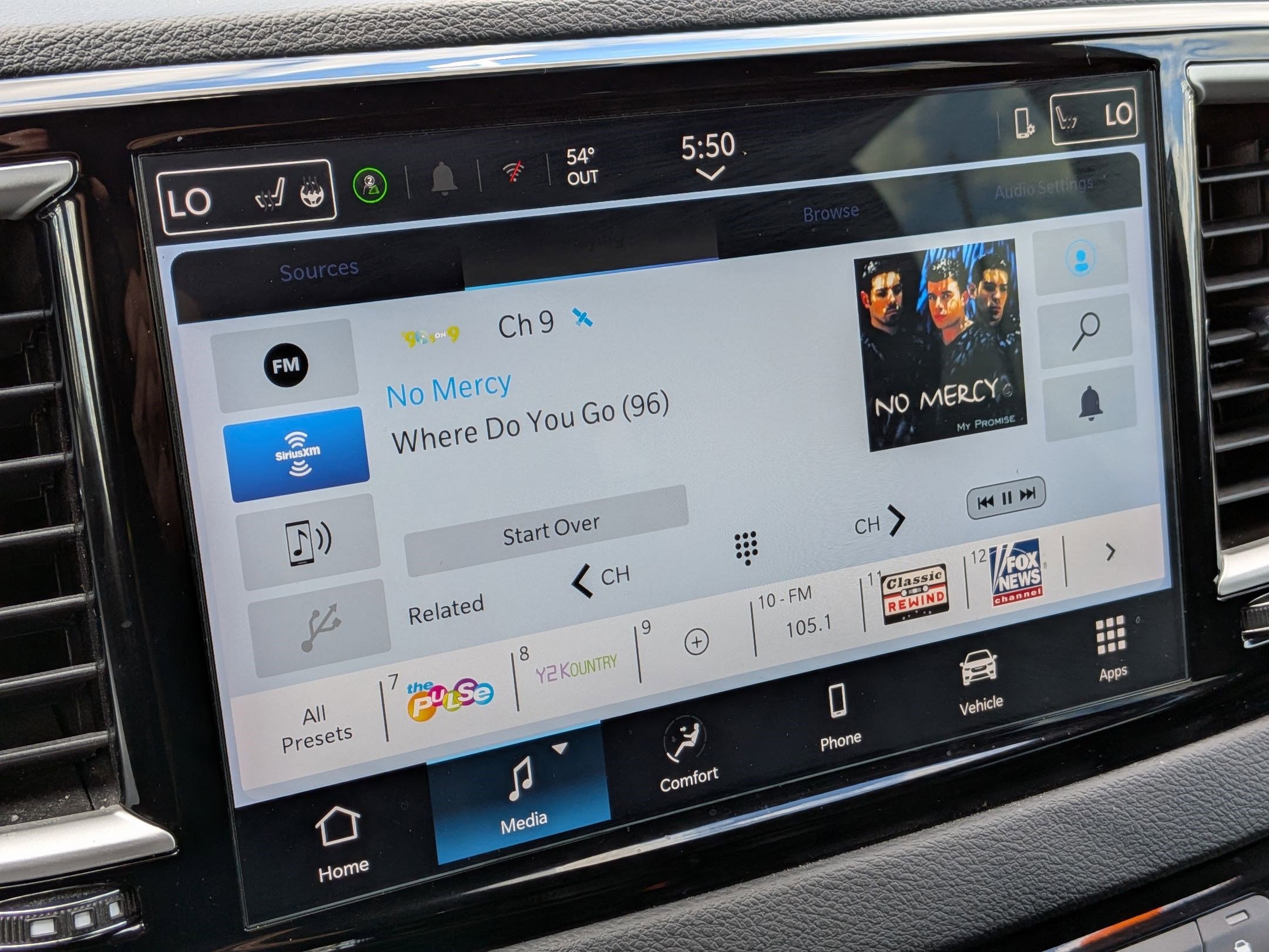 Used 2025 Chrysler Pacifica Select image 23