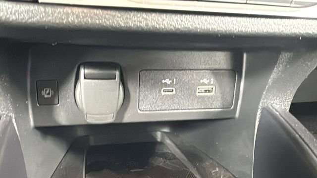 Used 2024 Nissan Versa SR w/ Trunk Package image 25