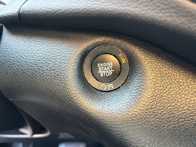 Used 2020 Jeep Cherokee Latitude Plus w/ Comfort/Convenience Group AWD/4WD image 16