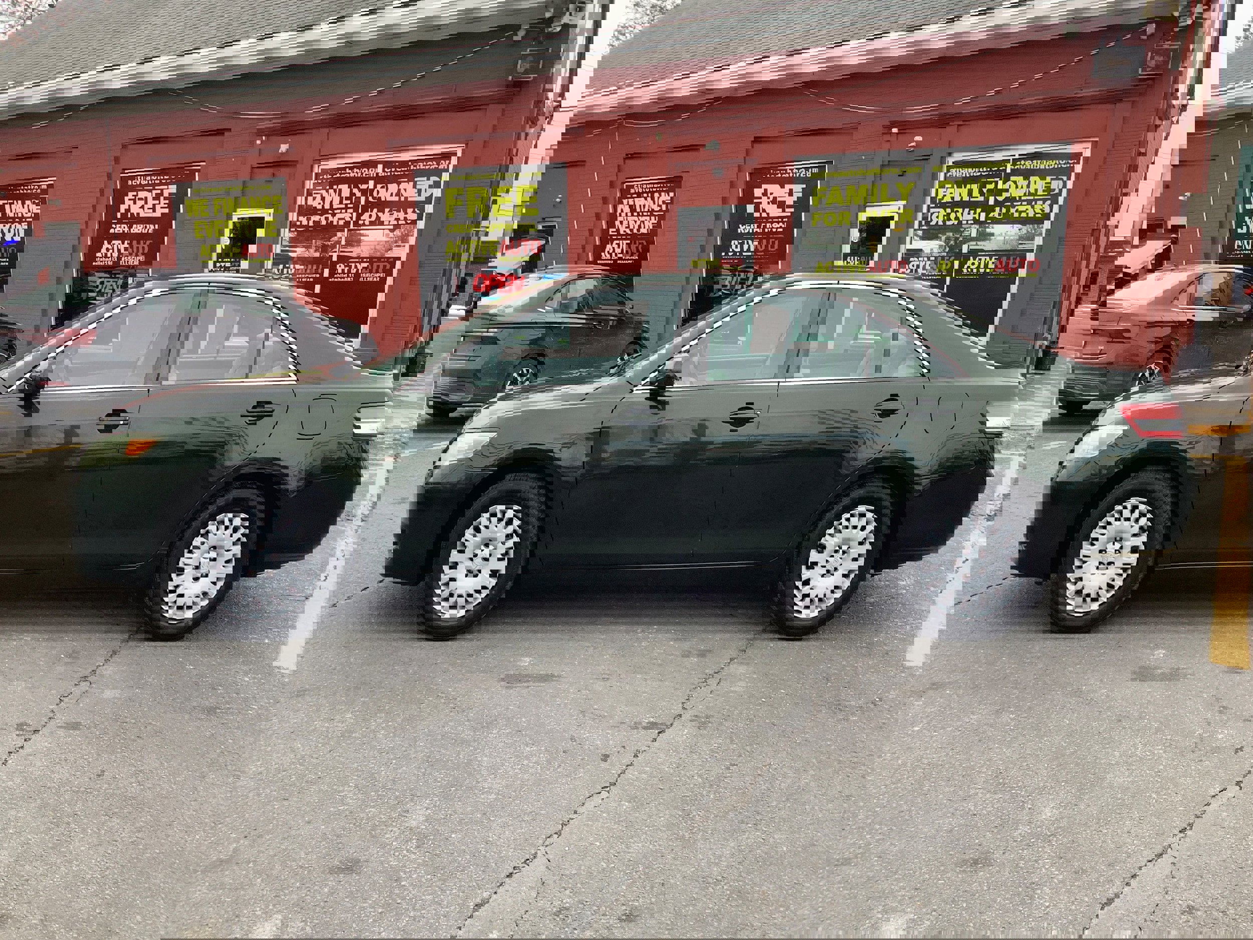 Used 2011 Toyota Camry LE image 4