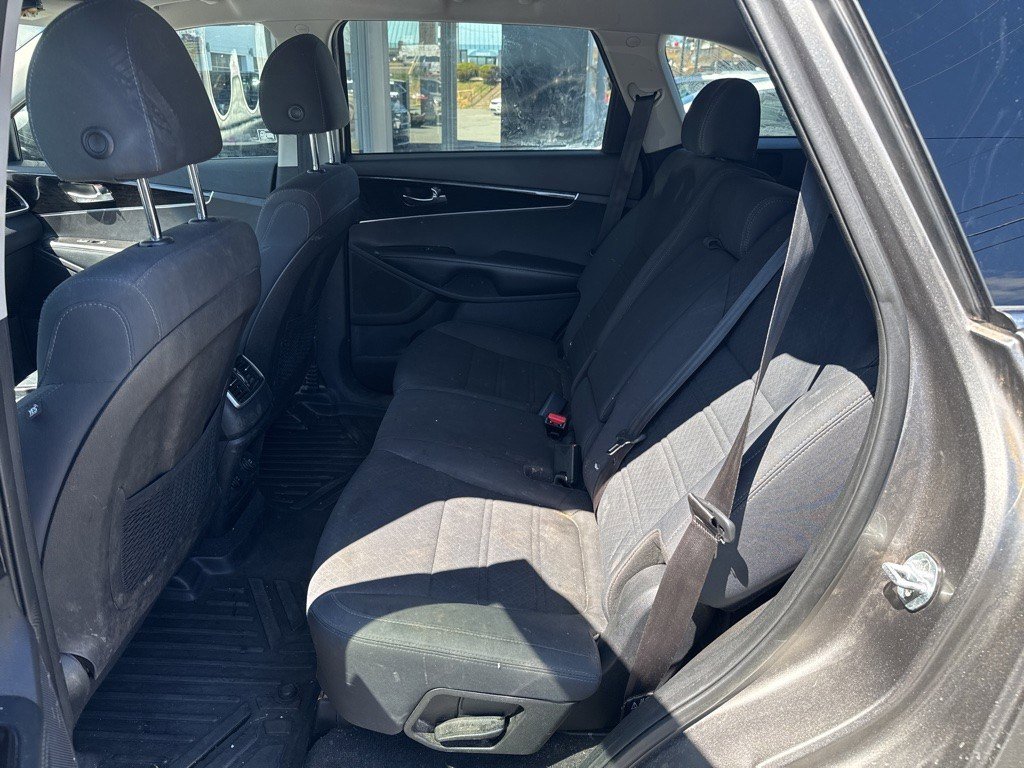 Used 2019 Kia Sorento LX w/ Option Group 020 AWD/4WD image 8