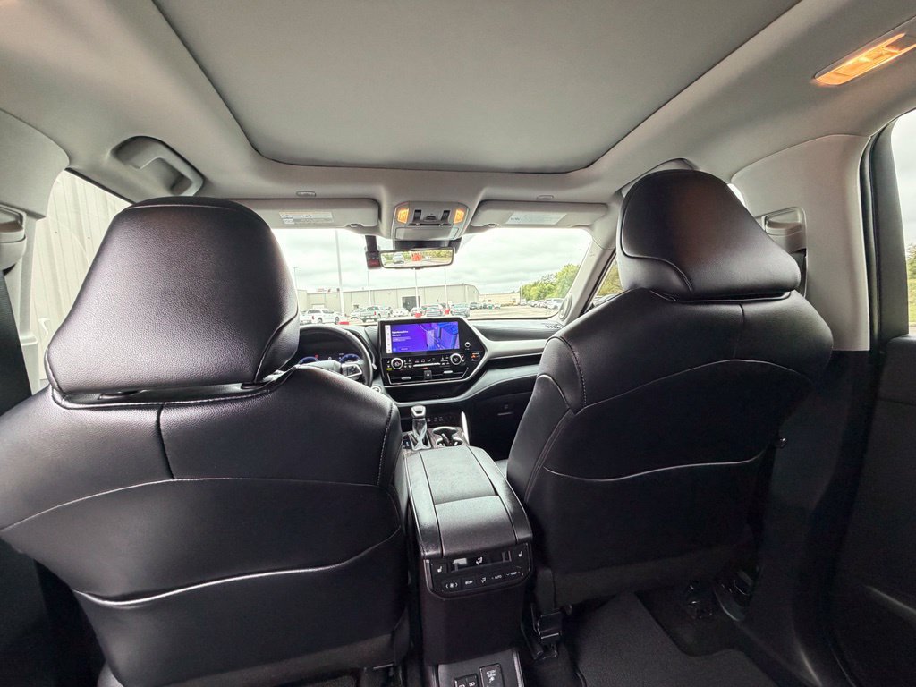 Used 2024 Toyota Highlander Platinum AWD/4WD image 26