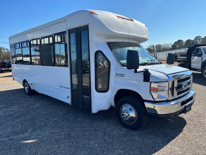 Used 2017 Ford E-450 and Econoline 450 Super Duty w/ Shuttle Bus Prep Package image 6