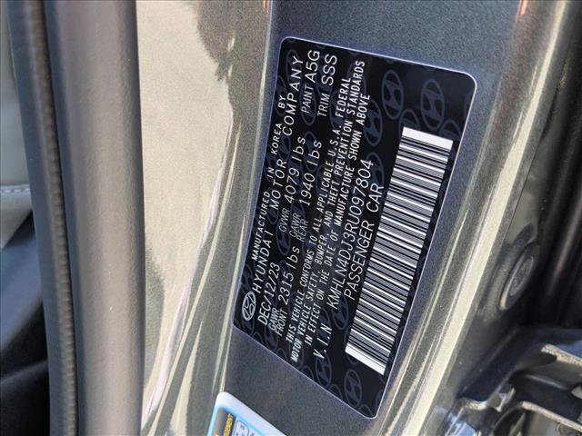 Used 2024 Hyundai Elantra Limited image 28
