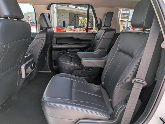 Used 2024 Ford Expedition XLT RWD image 14