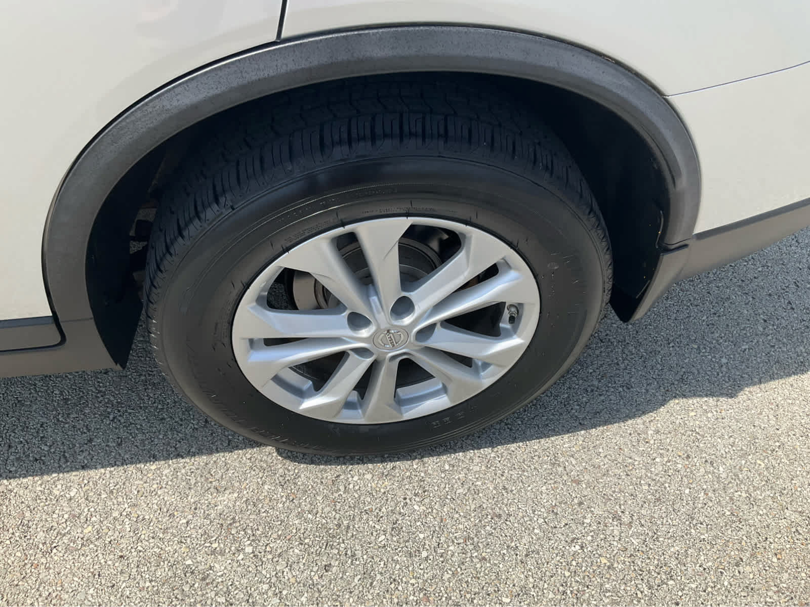 Used 2015 Nissan Rogue SV w/ SV Premium Package AWD/4WD image 18