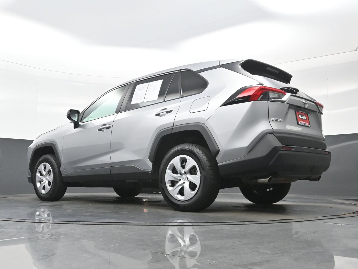 Used 2024 Toyota RAV4 LE AWD/4WD image 28
