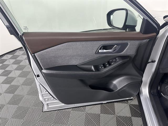 Used 2023 Nissan Rogue SV image 20