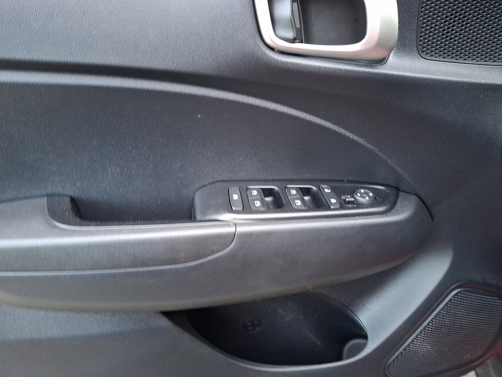 Used 2023 Hyundai Venue SEL FWD image 13