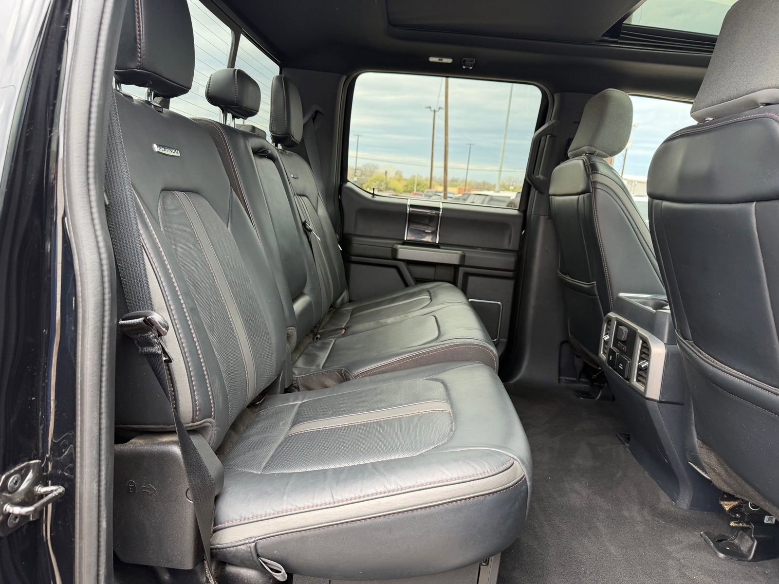 Used 2022 Ford F350 Platinum w/ FX4 Off-Road Package AWD/4WD image 22