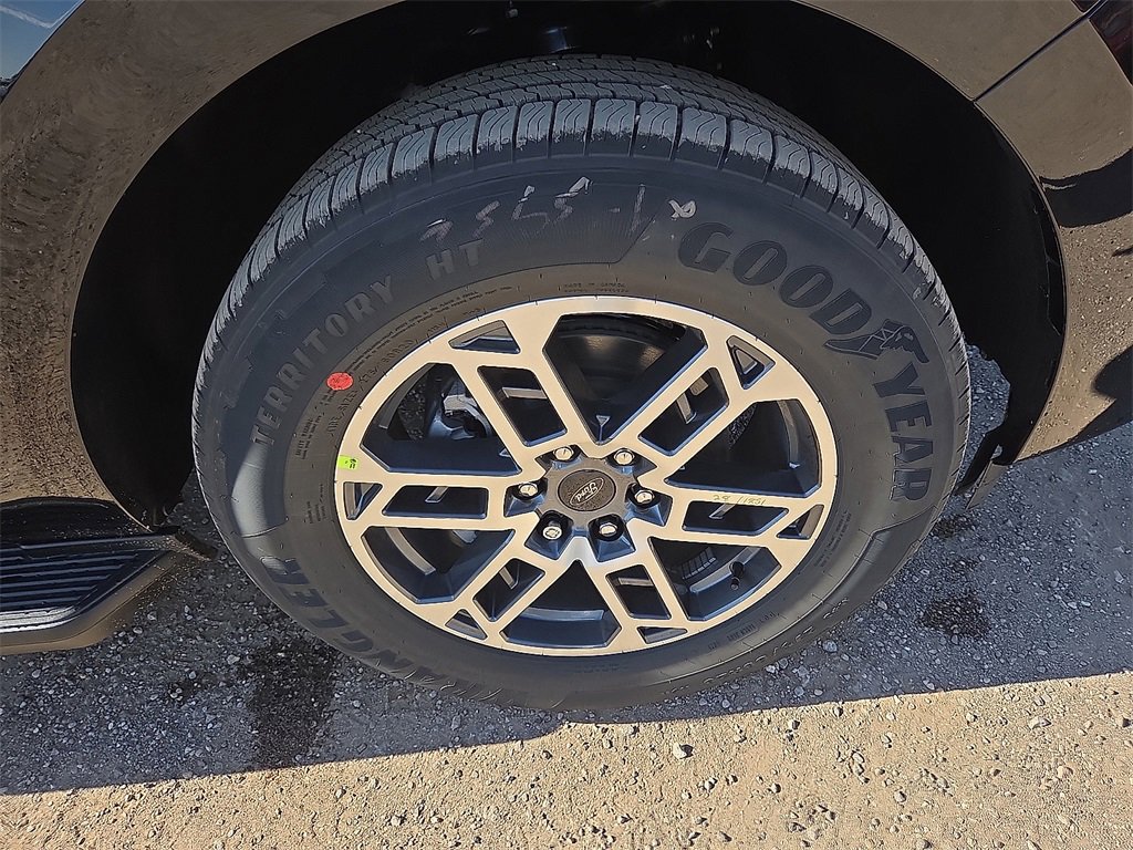 New 2025 Ford Expedition Active image 7