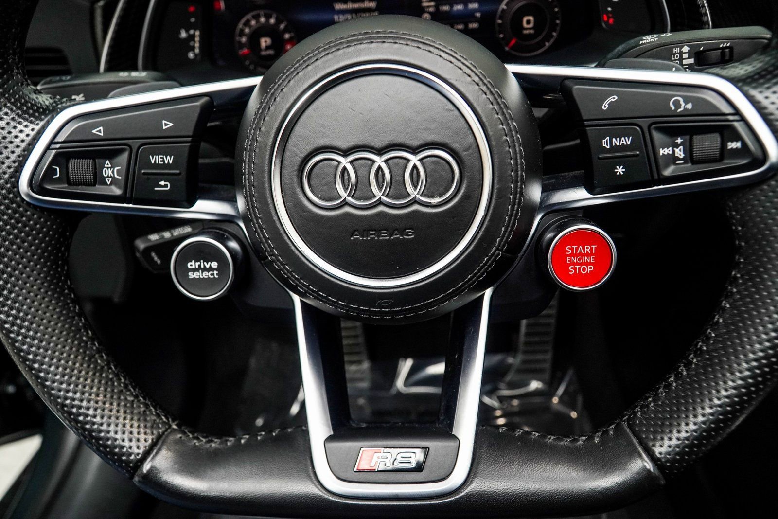 Used 2017 Audi R8 V10 w/ Carbon Exterior Package image 37