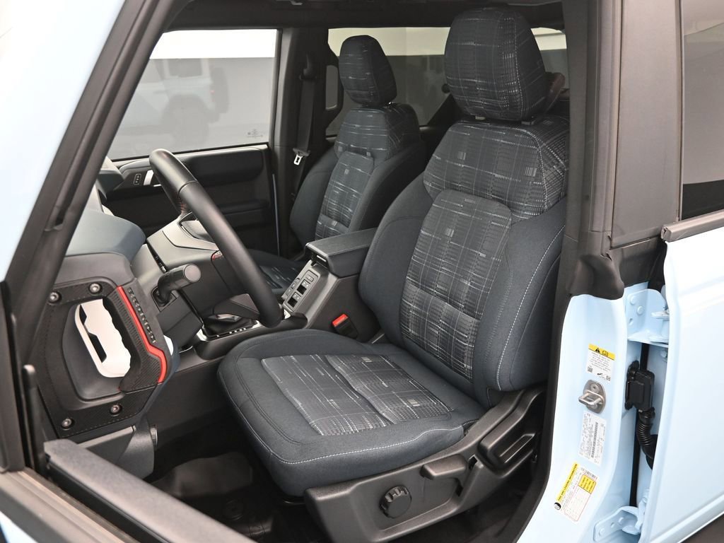 Certified 2025 Ford Bronco Heritage Edition image 9