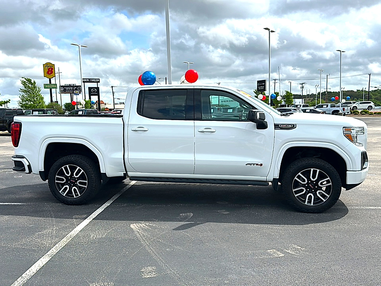 Used 2022 GMC Sierra 1500 AT4 w/ AT4 Preferred Package image 9